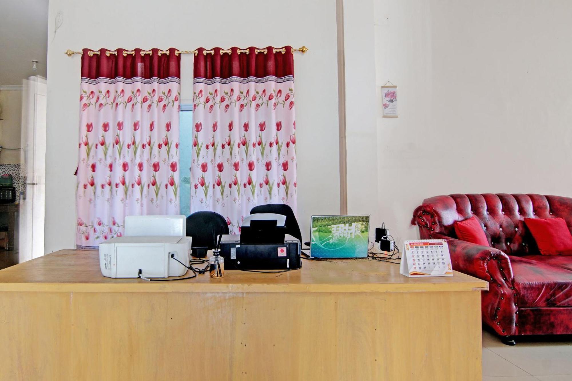 Oyo 92924 Kalista Syariah Hotel 2*